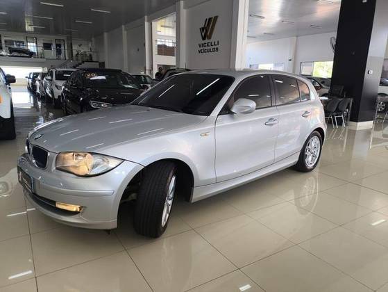 BMW 118i 1.8 UE71 16V GASOLINA 4P AUTOMÁTICO BMW 118i 1.8 UE71 16V GASOLINA 4P AUTOMÁTICO